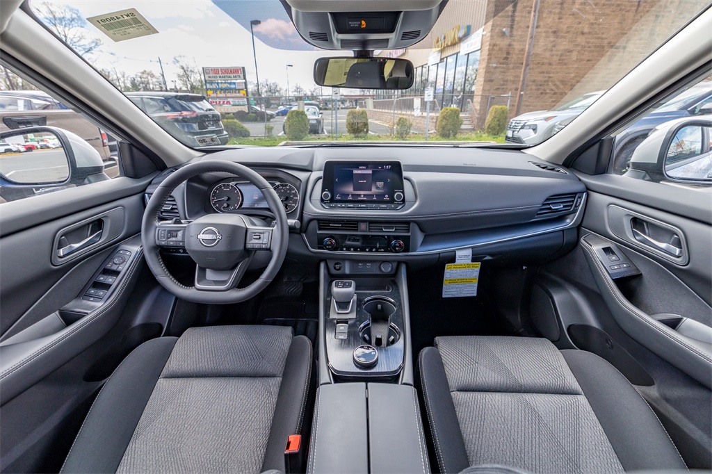 2025 Nissan Rogue SV photo 15