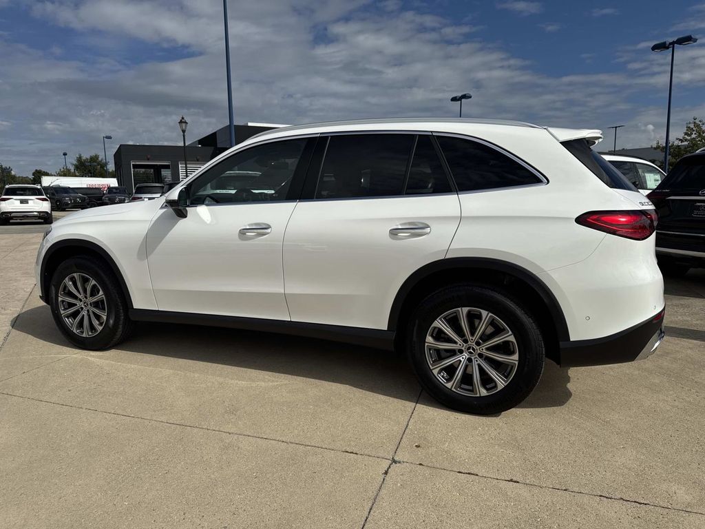 2026 Mercedes Benz GLC 300 4MATIC photo 2