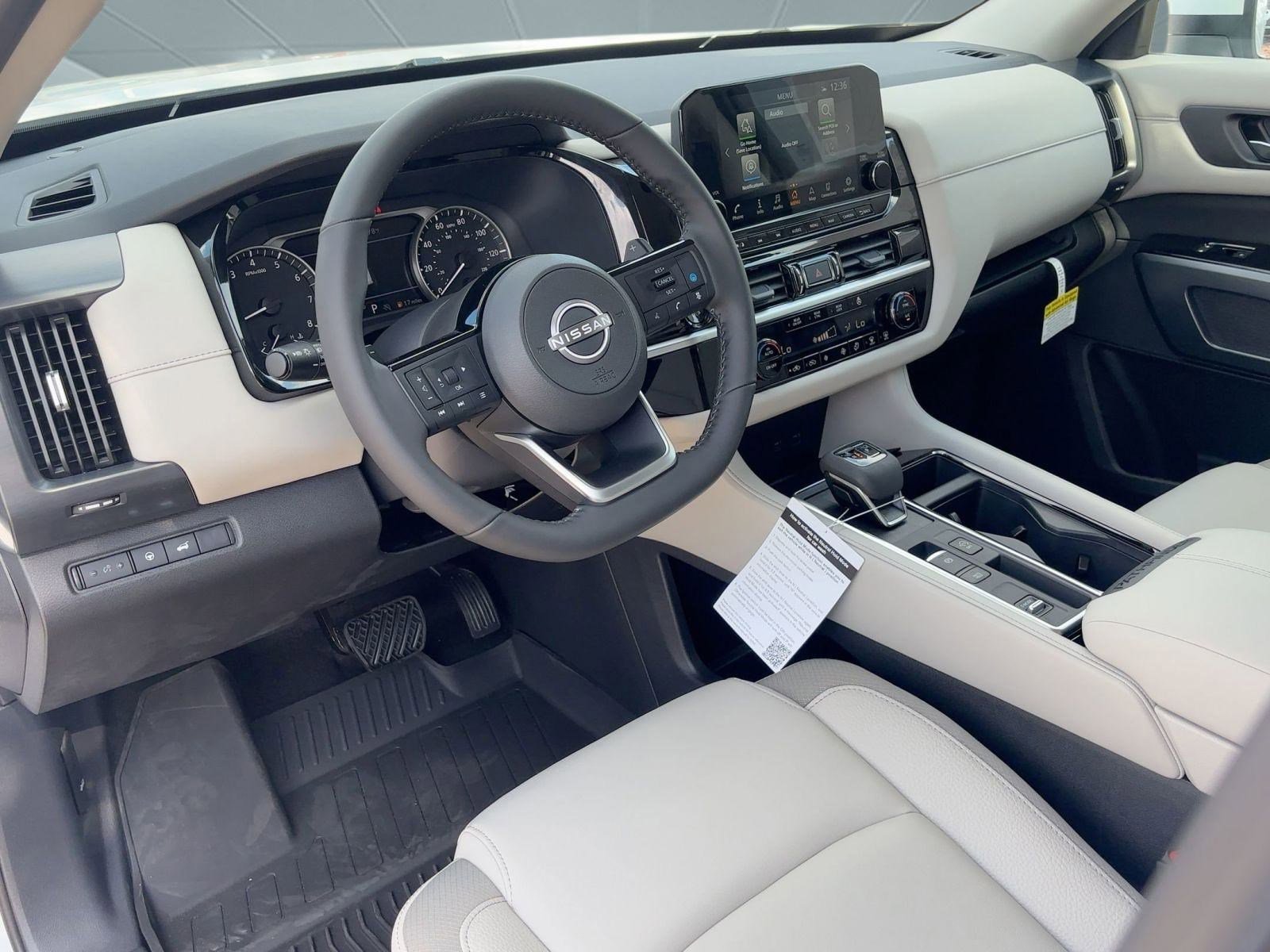 2025 Nissan Pathfinder SL photo 4