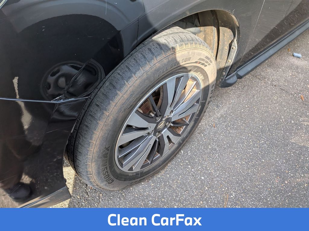 2017 Nissan Pathfinder S photo 3