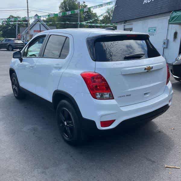 2022 Chevrolet Trax LS photo 3