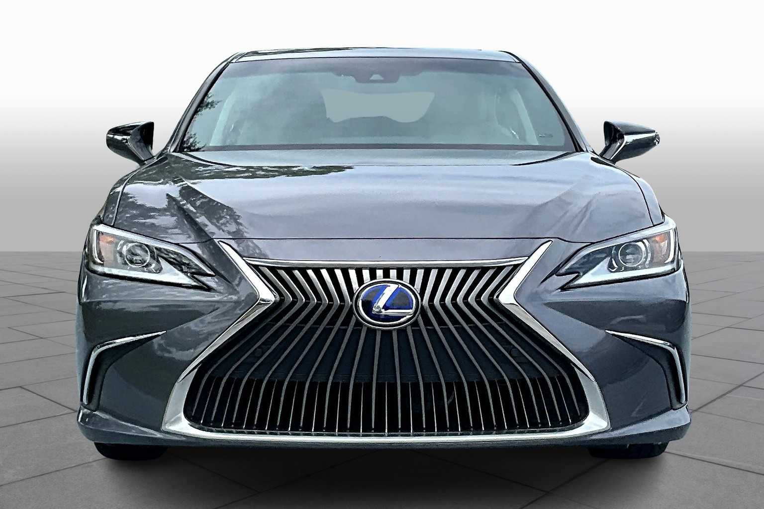 2021 Lexus ES 300h photo 3