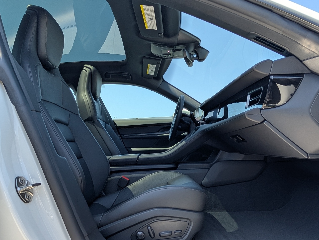 2025 Porsche Taycan 4 photo 17