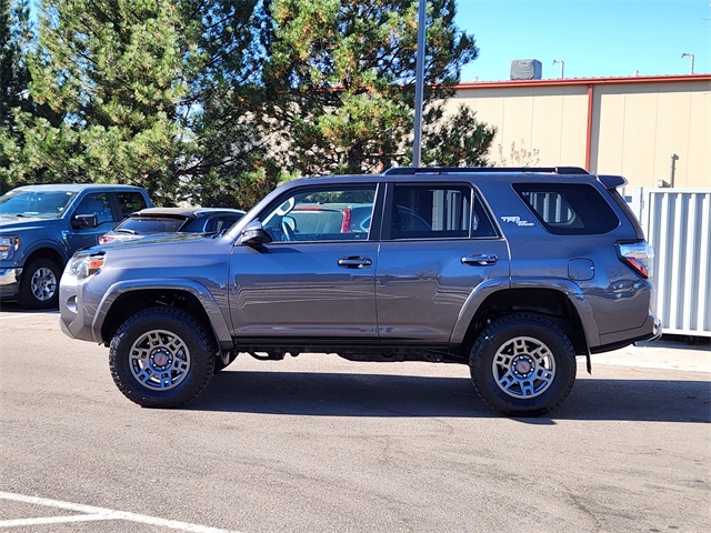 2019 Toyota 4Runner TRD Off-Road photo 2