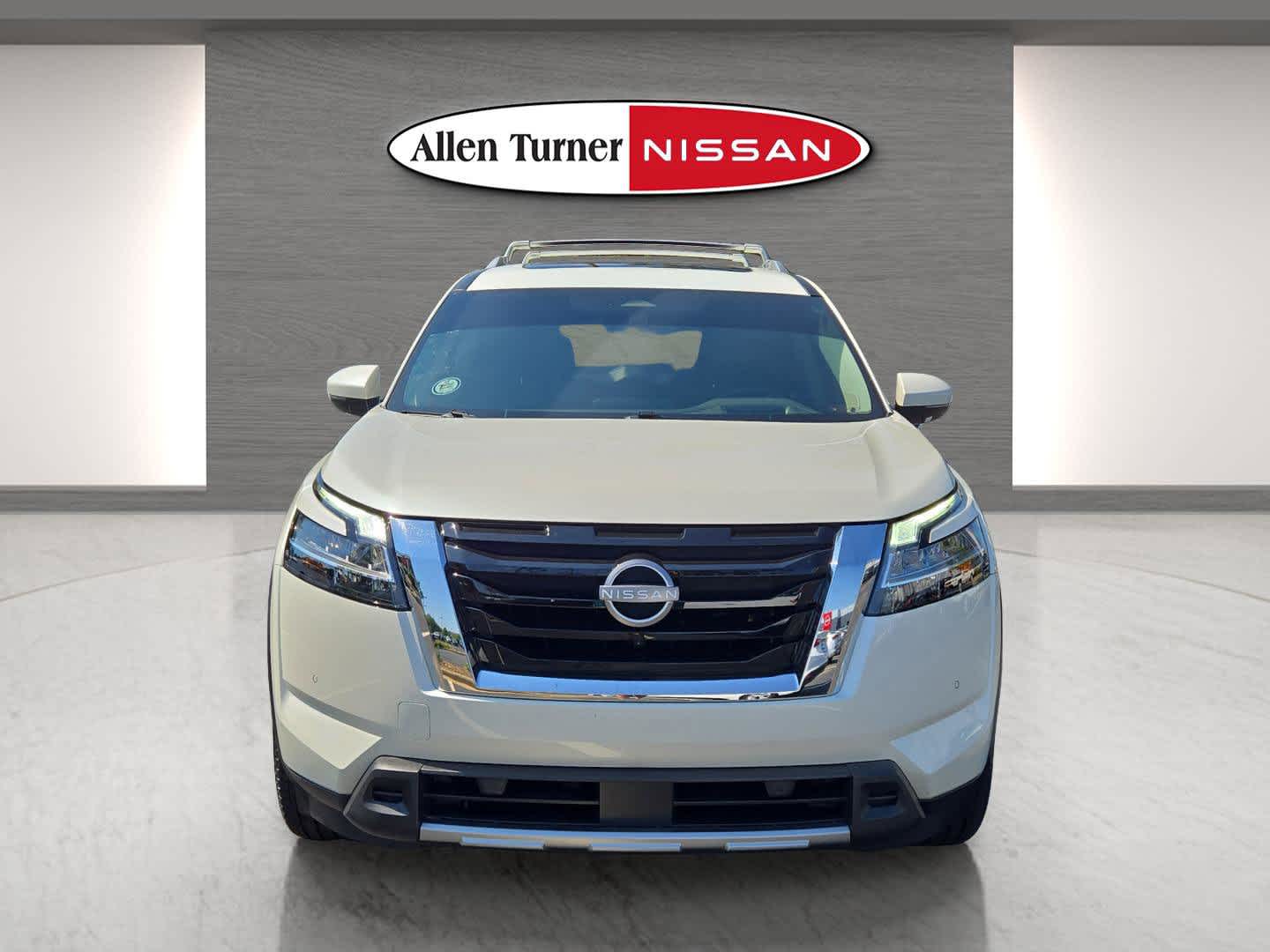 2024 Nissan Pathfinder Platinum photo 4