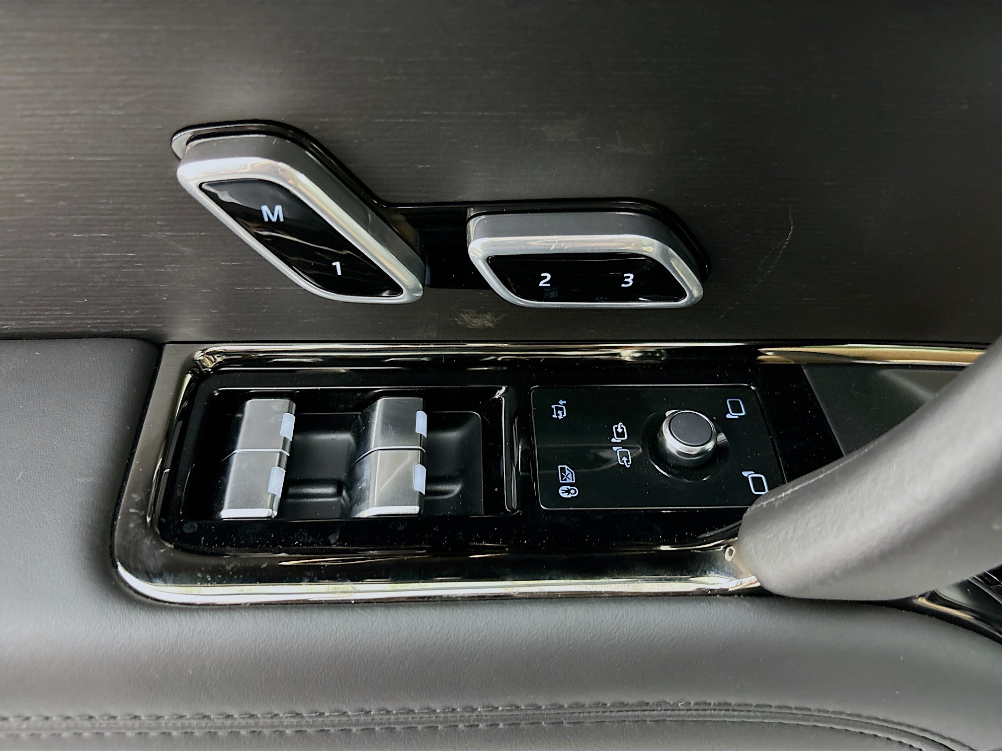2025 Land Rover Range Rover Sport SE photo 13