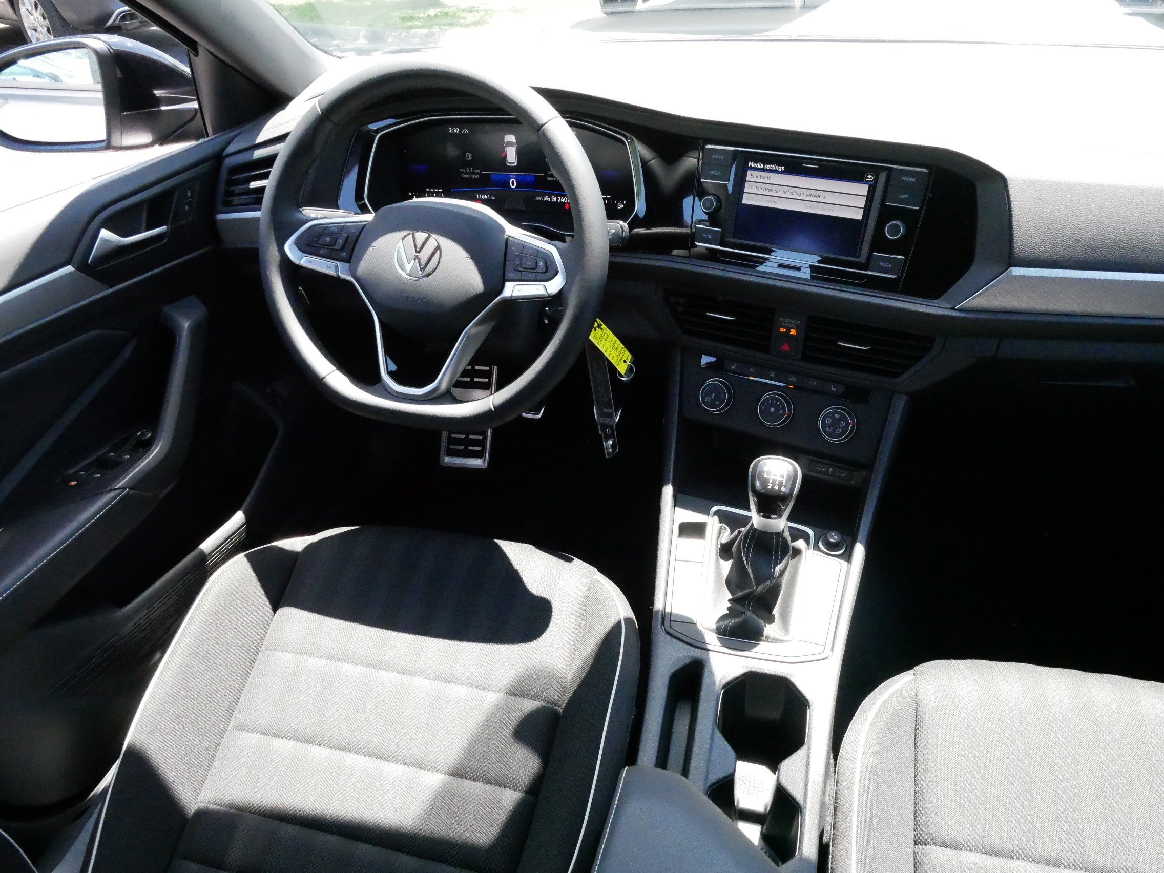 2024 Volkswagen Jetta Sport photo 9