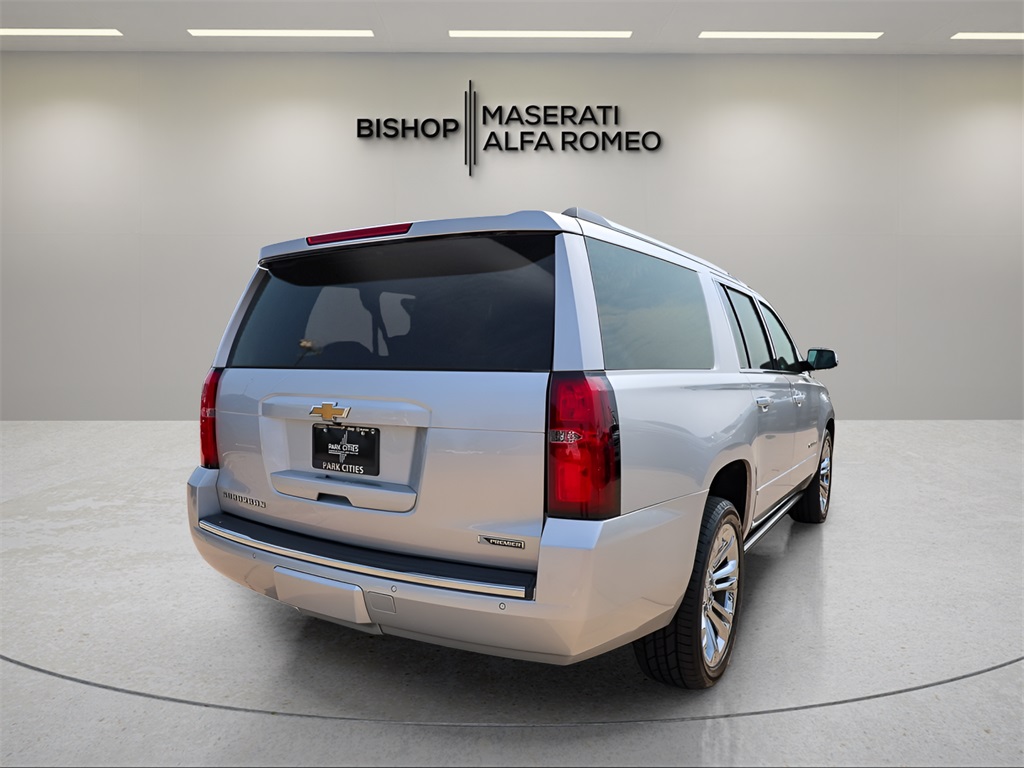 2017 Chevrolet Suburban Premier photo 3