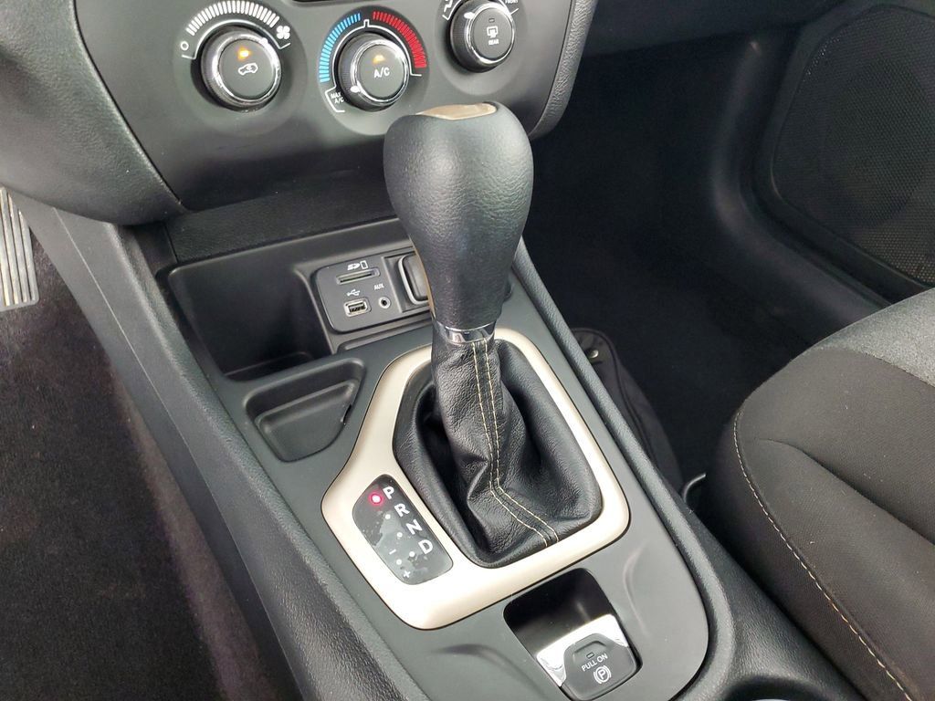 2018 Jeep Cherokee Latitude photo 13