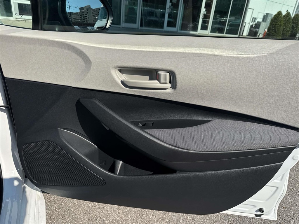 2023 Toyota Corolla LE photo 12
