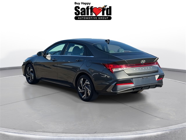 2024 Hyundai Elantra SEL Convenience photo 6