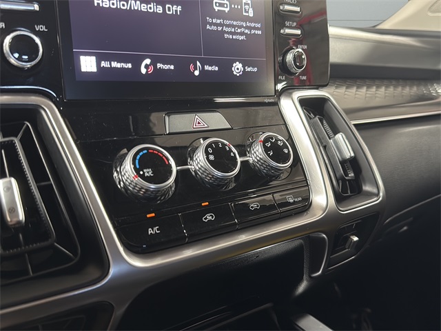 2023 Kia Sorento LX photo 21