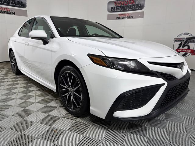 2023 Toyota Camry SE's photo