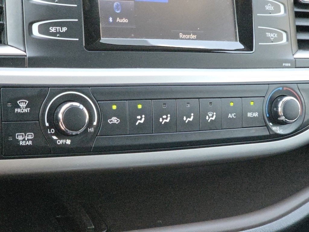 2019 Toyota Highlander LE Plus photo 9