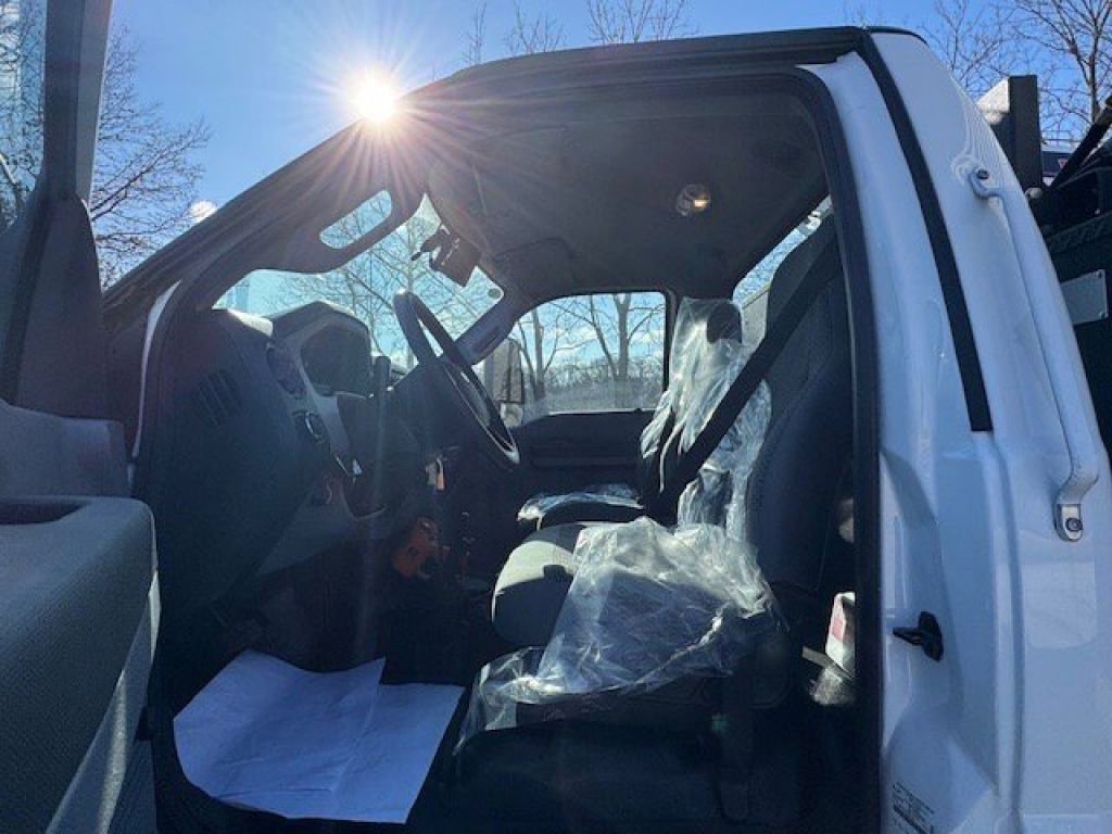 2025 Ford F-750 Base photo 2