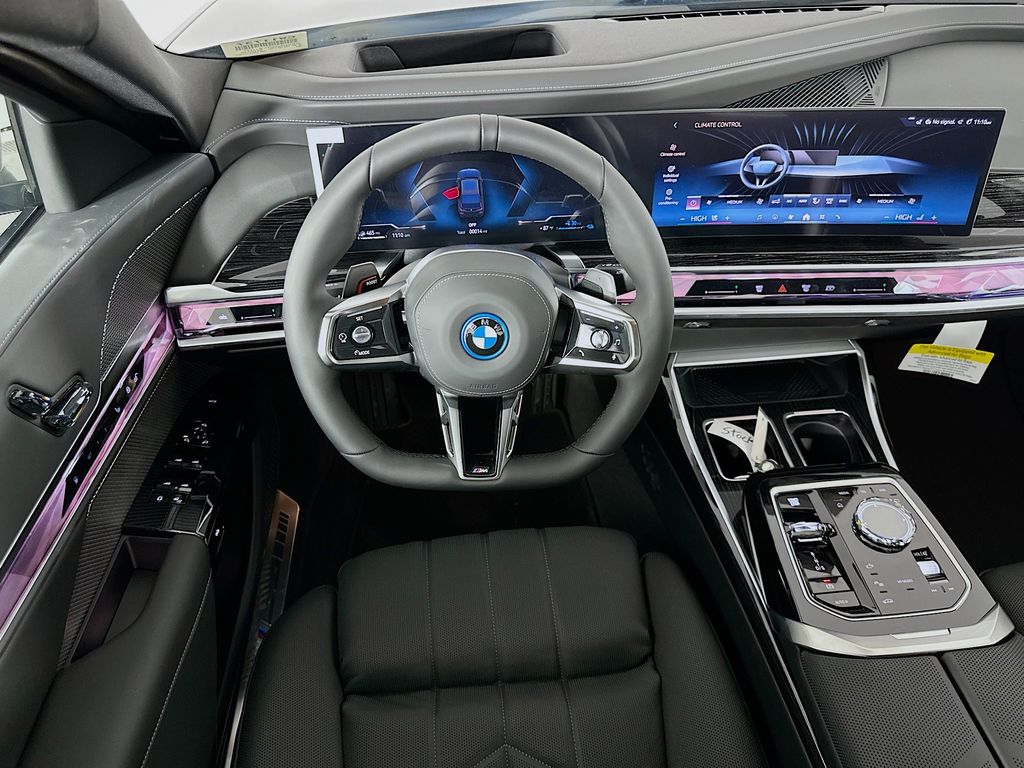 2026 Bmw 750e photo 19