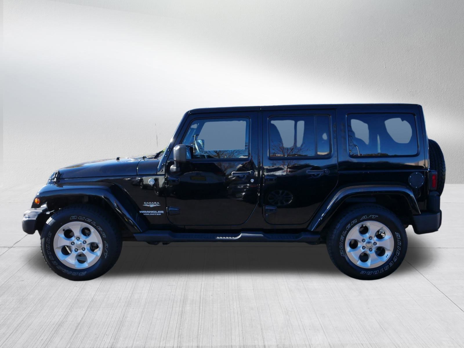 2015 Jeep Wrangler Unlimited Sahara photo 4