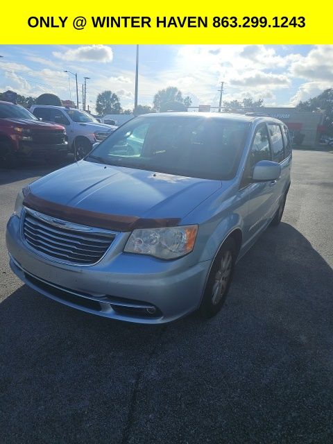 2013 Chrysler Town & Country Touring photo 4