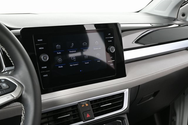 2025 Volkswagen Taos SE photo 11