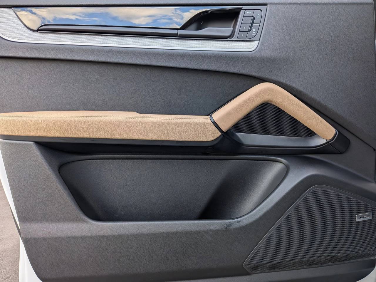 2025 Porsche Cayenne Coupe Base photo 13