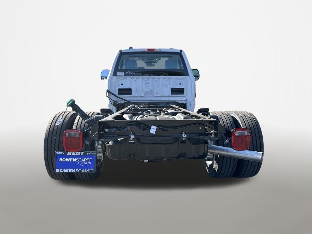 2025 Ford F-600 photo 3
