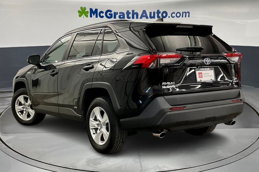 2021 Toyota RAV4 Hybrid XLE photo 3