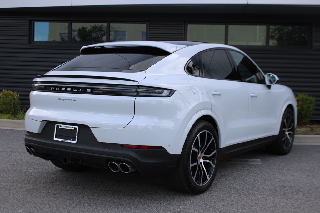 2024 Porsche Cayenne Coupe S photo 7