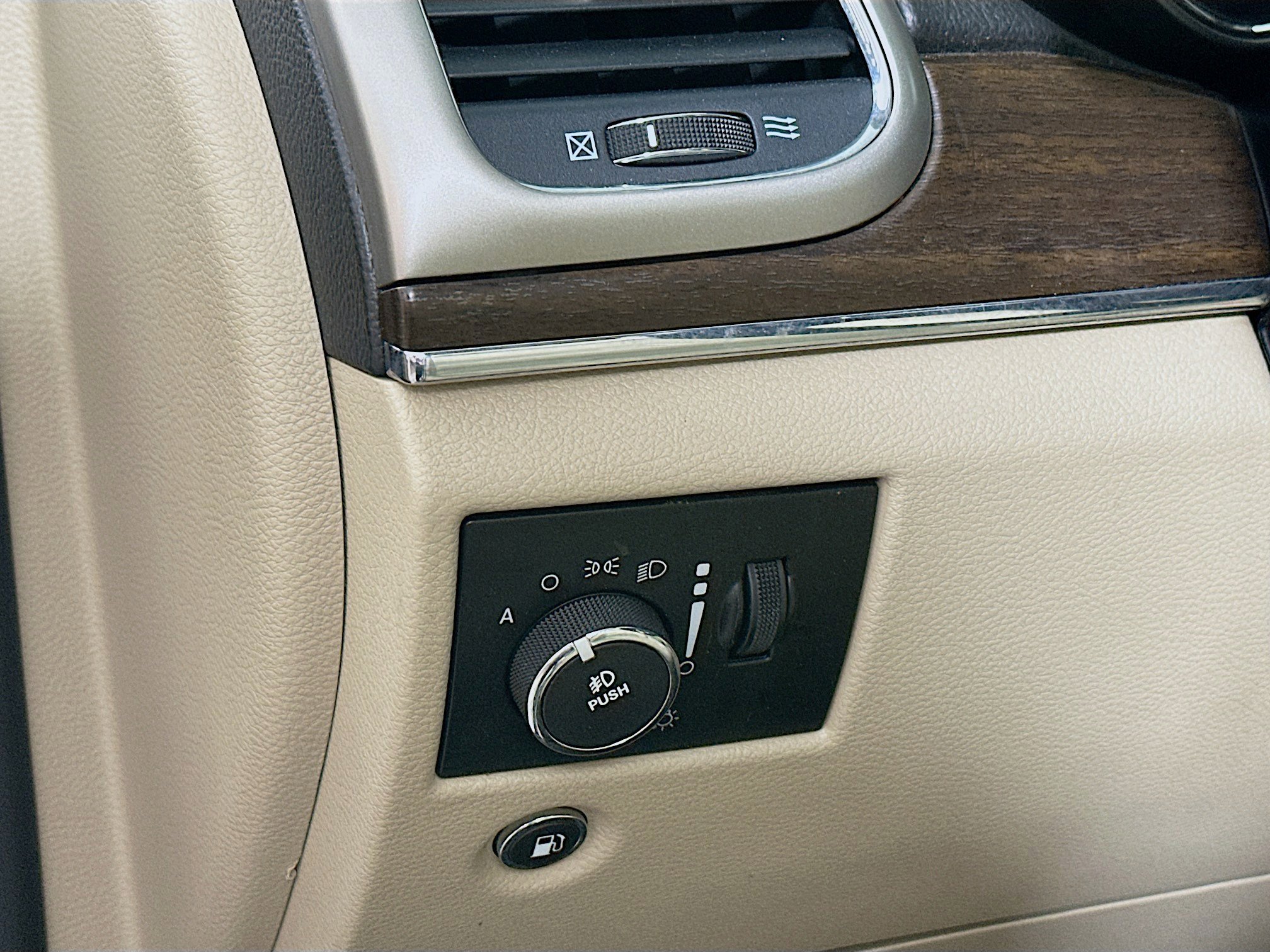 2014 Jeep Grand Cherokee Limited photo 7