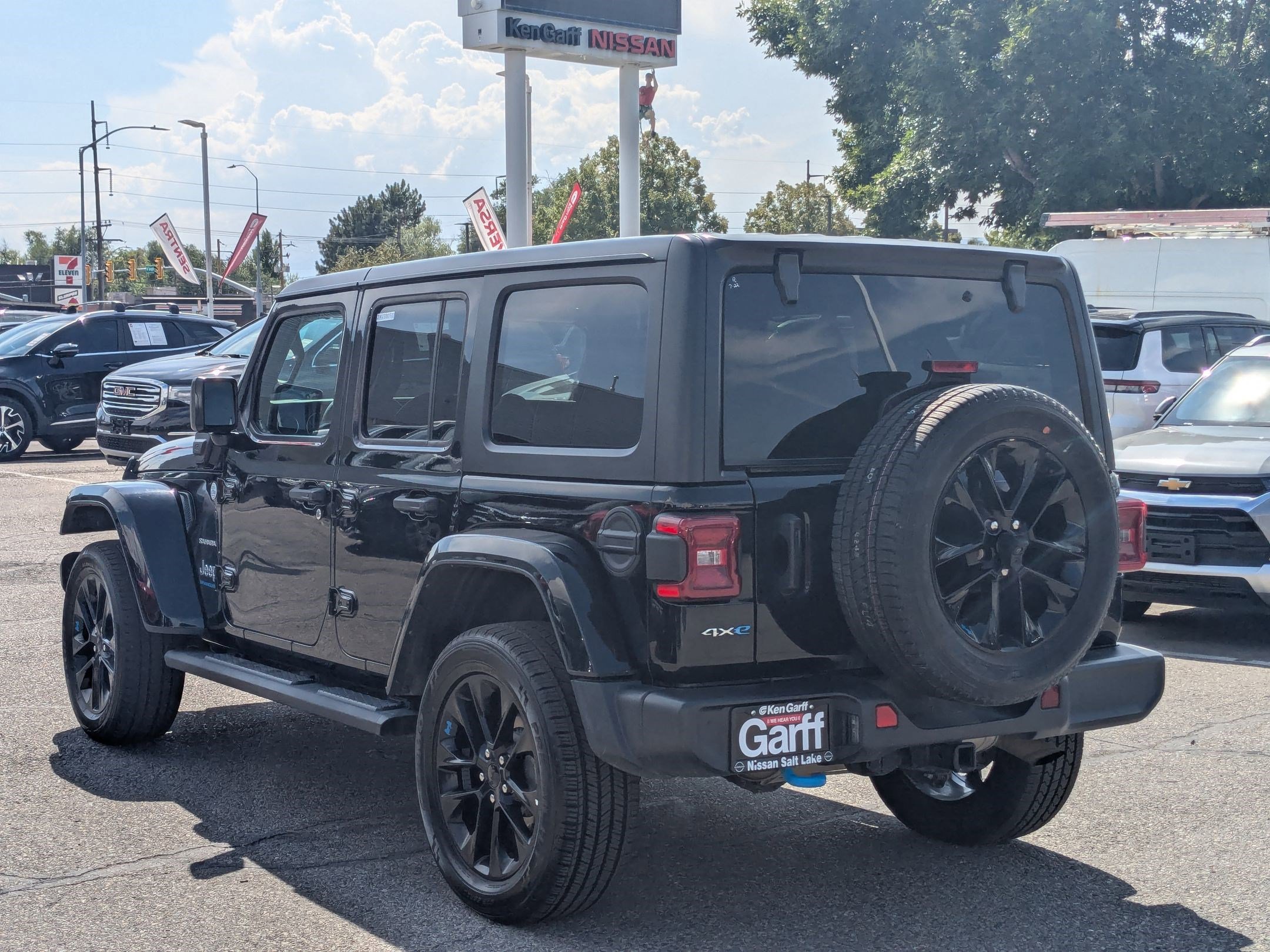 2023 Jeep Wrangler 4xe Sahara photo 5
