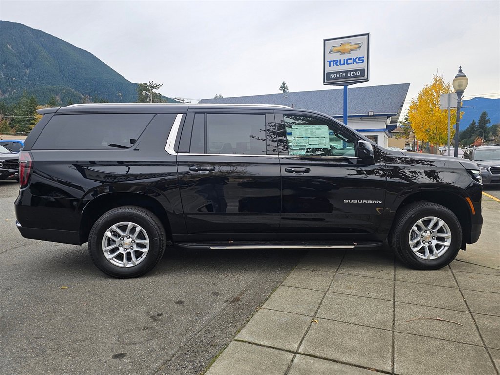 2026 Chevrolet Suburban LS photo 4
