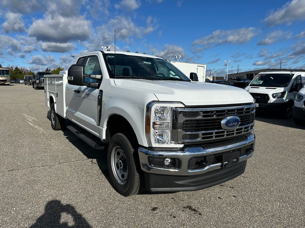 2026 Ford F-350 Super Duty Chassis Cab XL's photo