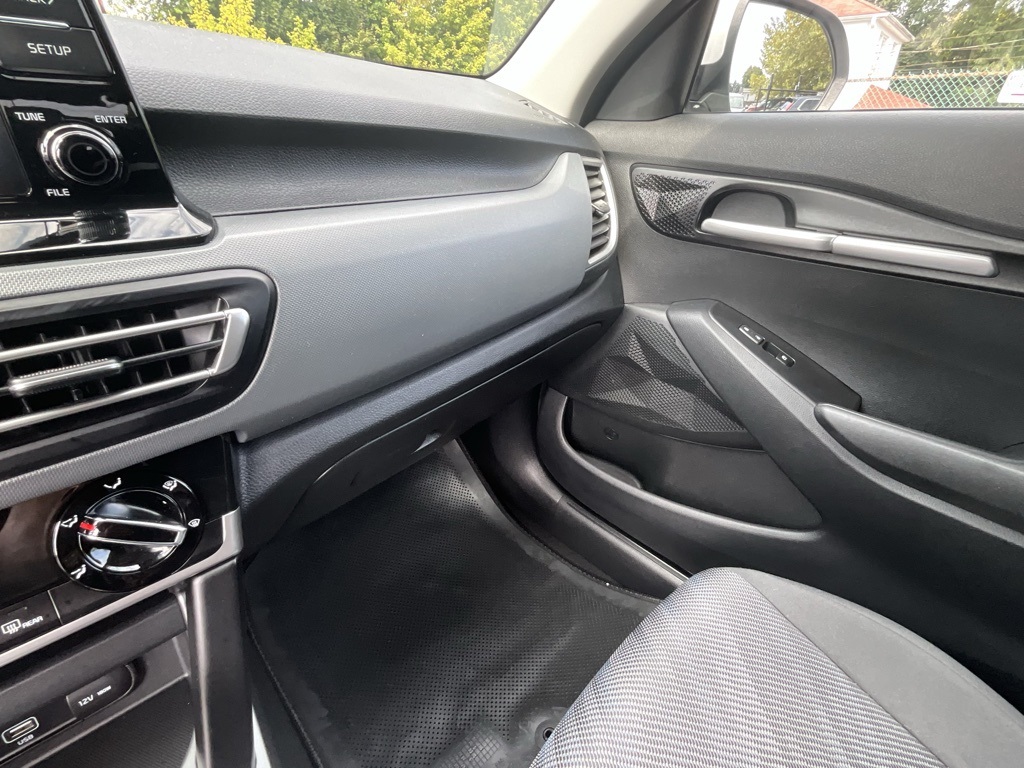 2023 Kia Seltos LX photo 20