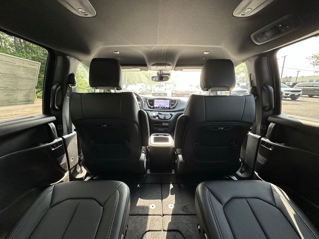 2025 Chrysler Pacifica photo 31