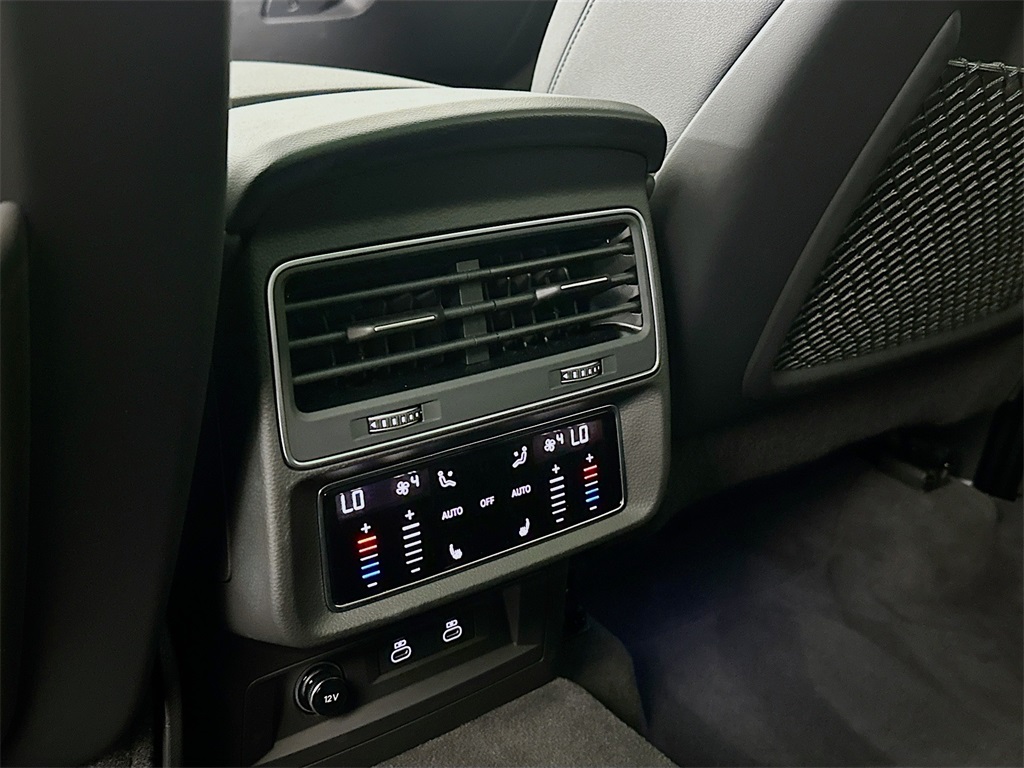 2023 Audi Q7 45 Premium Plus photo 24