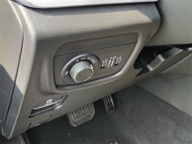 2025 Jeep Grand Cherokee Laredo Altitude photo 12