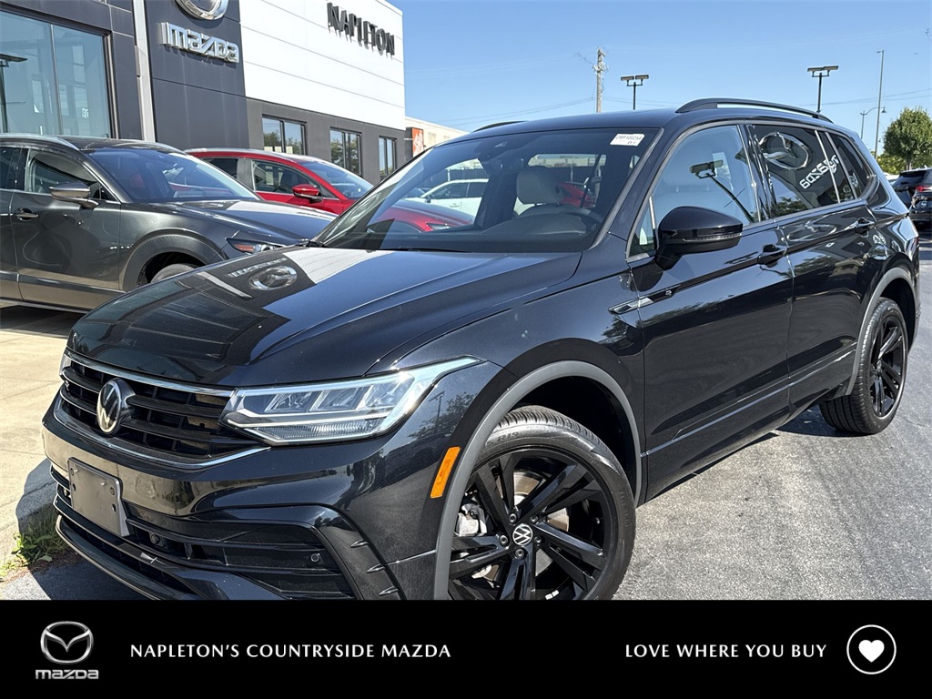 2023 Volkswagen Tiguan SE R-LINE BLACK's photo