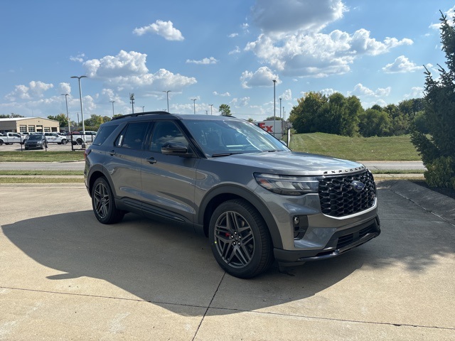 2025 Ford Explorer ST photo 31