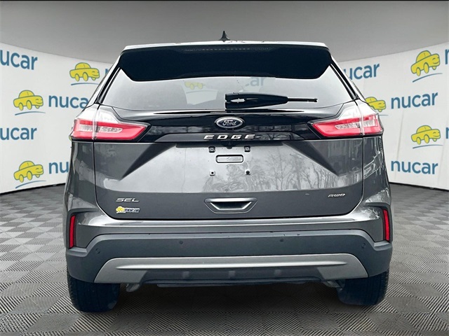 2022 Ford Edge SEL photo 4