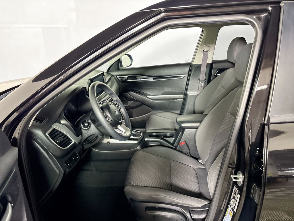 2021 Kia Seltos LX photo 10