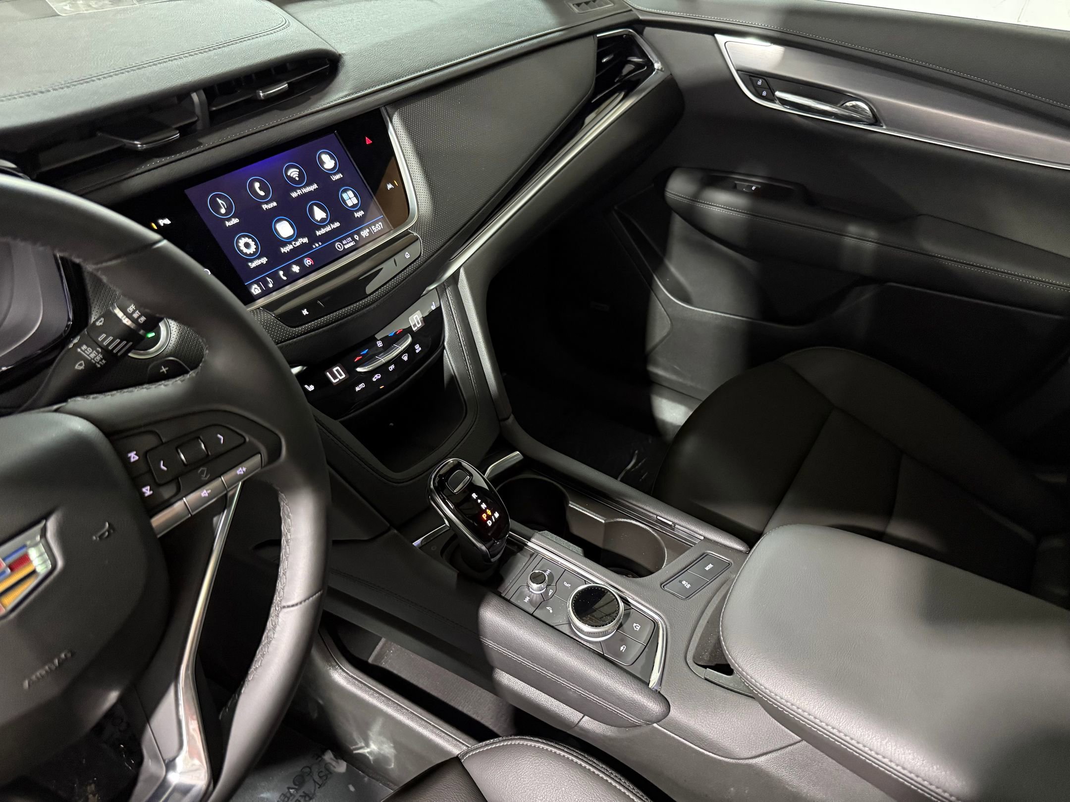 2025 Cadillac XT6 Luxury photo 32