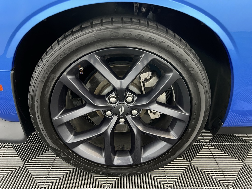 2023 Dodge Challenger R/T photo 9