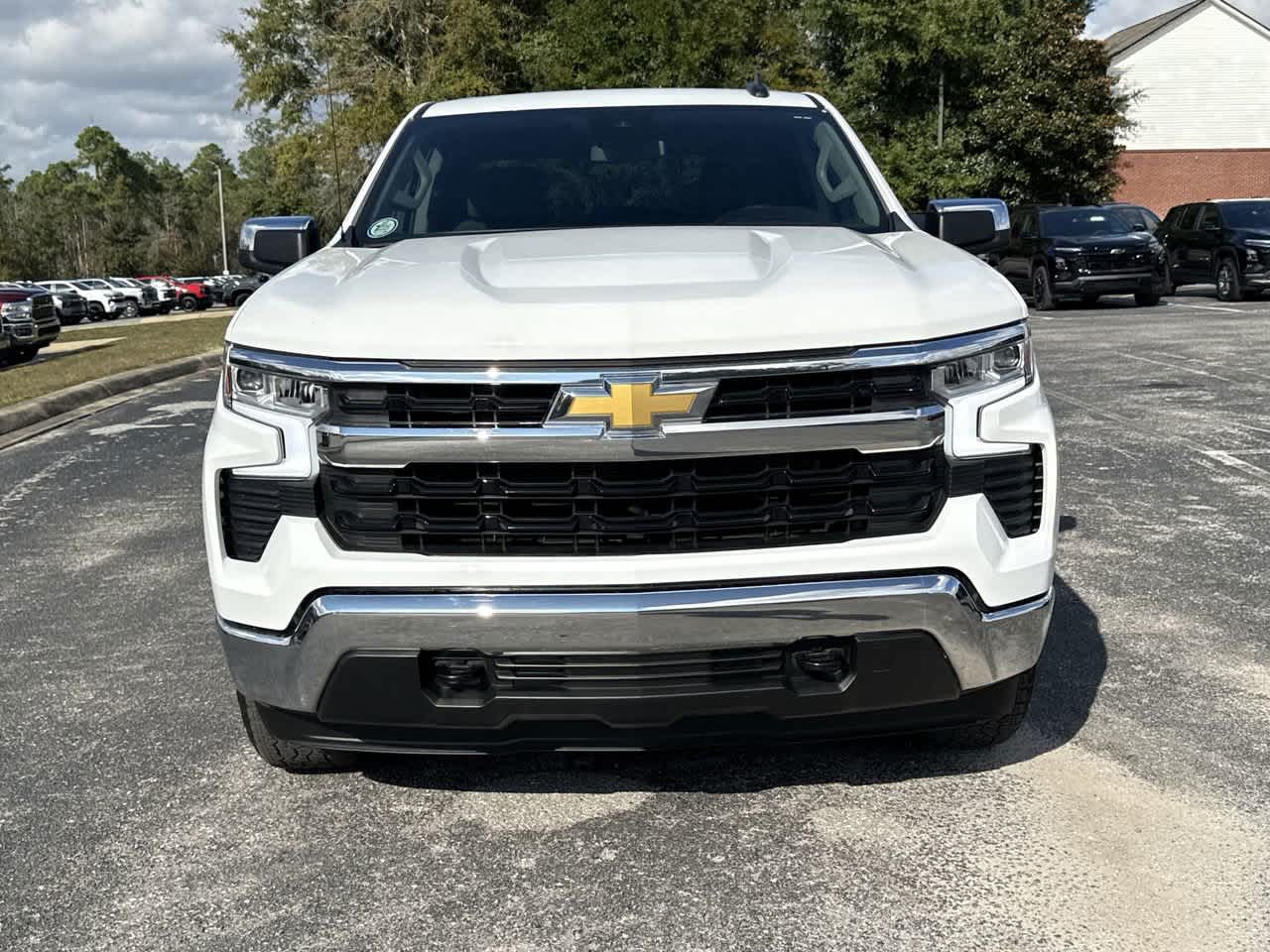 2024 Chevrolet Silverado 1500 LT photo 2