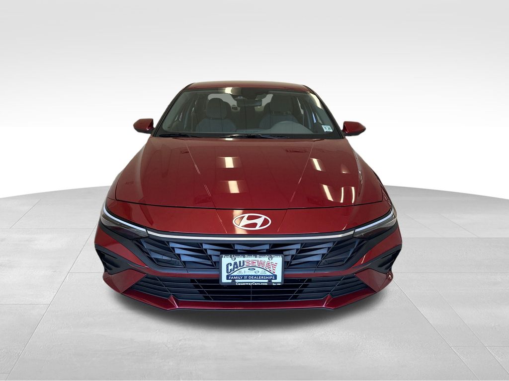 2024 Hyundai Elantra SEL photo 2