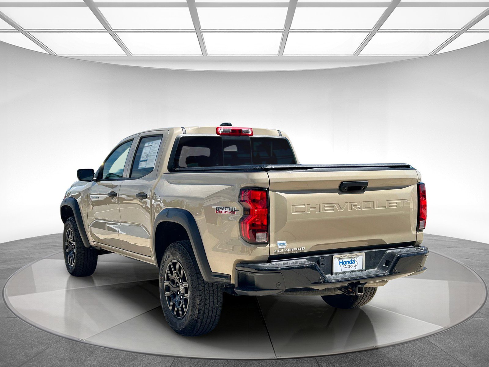 2024 Chevrolet Colorado Trail Boss photo 2