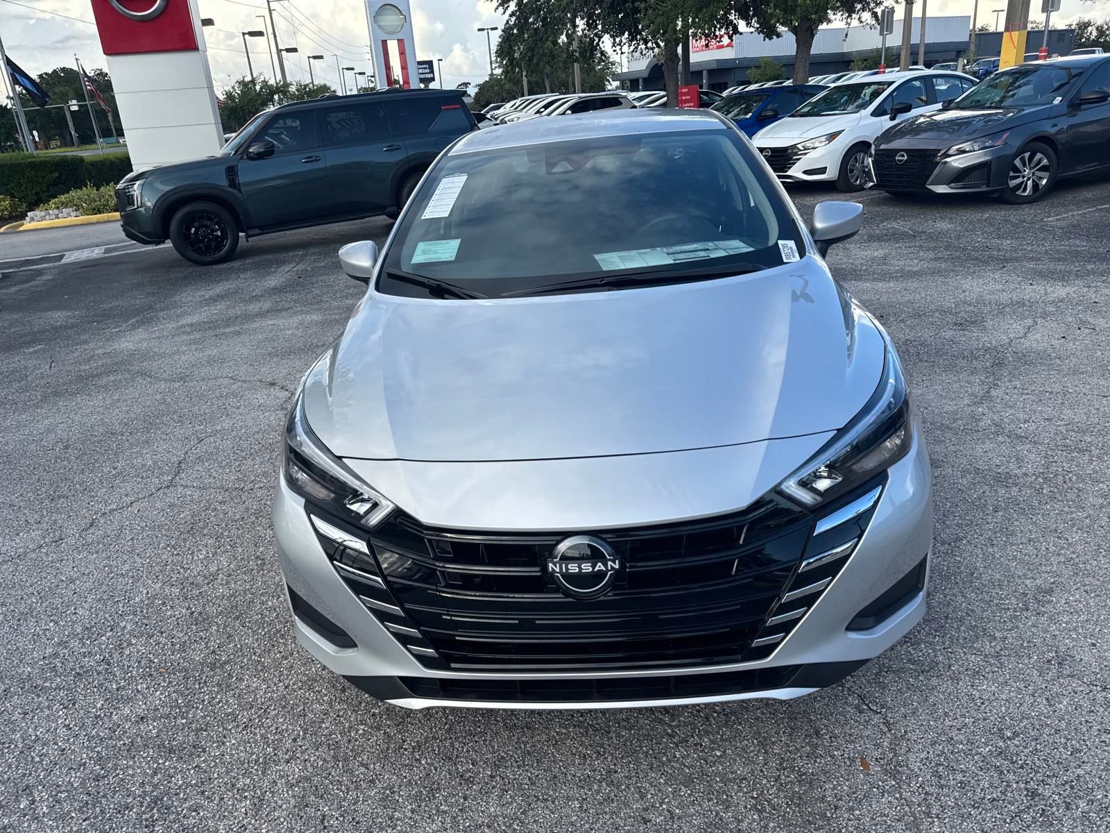 2025 Nissan Versa 1.6 SV photo 3