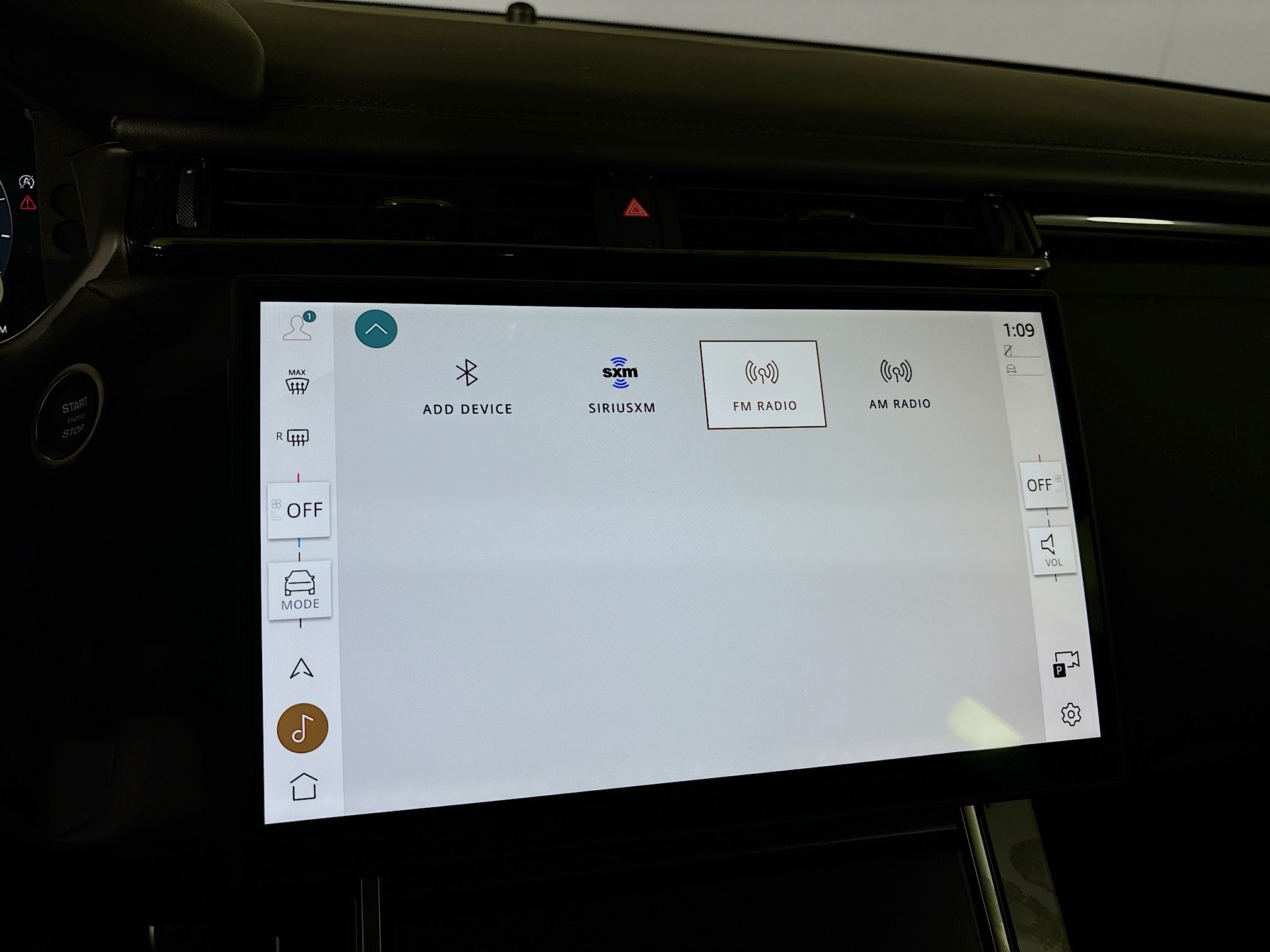 2026 Land Rover Range Rover Velar SE photo 11