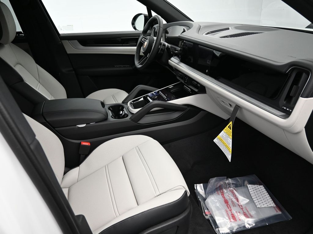 2026 Porsche Cayenne photo 9