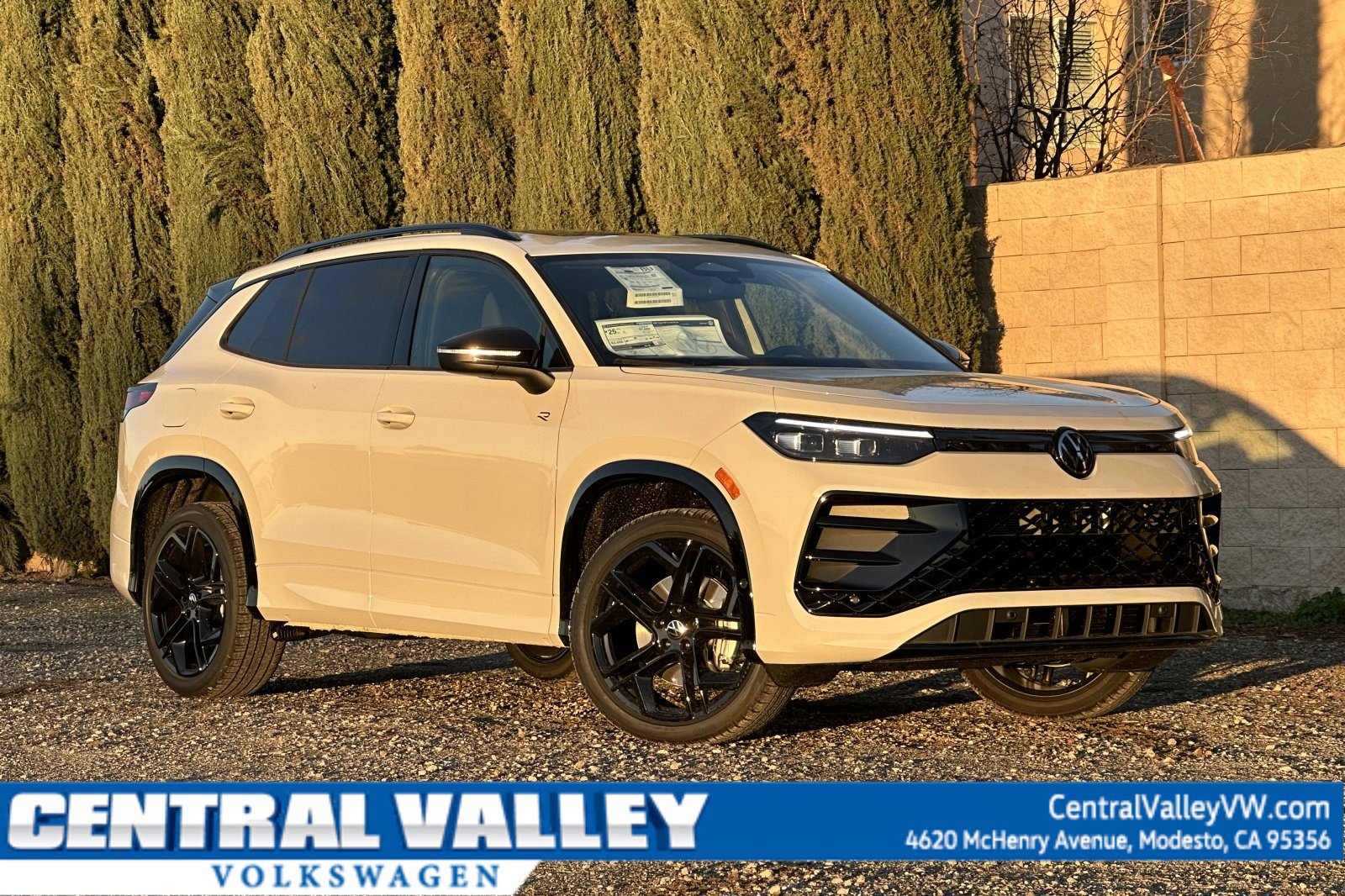 2026 Volkswagen Tiguan SE R-LINE BLACK's photo