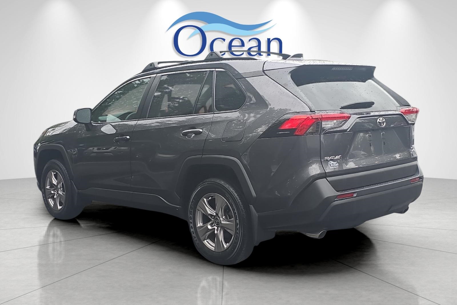 2023 Toyota RAV4 XLE photo 4
