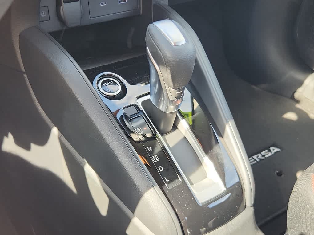 2025 Nissan Versa SR photo 12